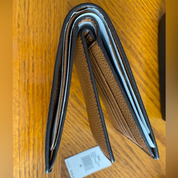 Michael Kors Men’s Brown Leather Russel Billfold Wallet. Style number 36T7LRUF6L - Picture 6 of 9